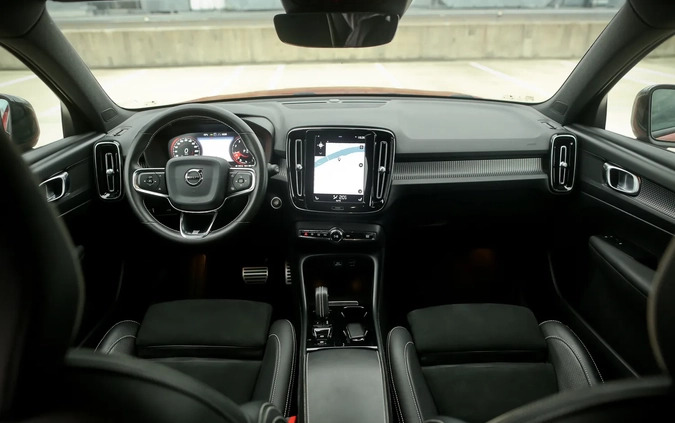 Volvo XC 40 cena 111900 przebieg: 124636, rok produkcji 2019 z Halinów małe 781